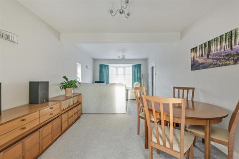 2 Appleton Road, Benfleet, SS7 5DB