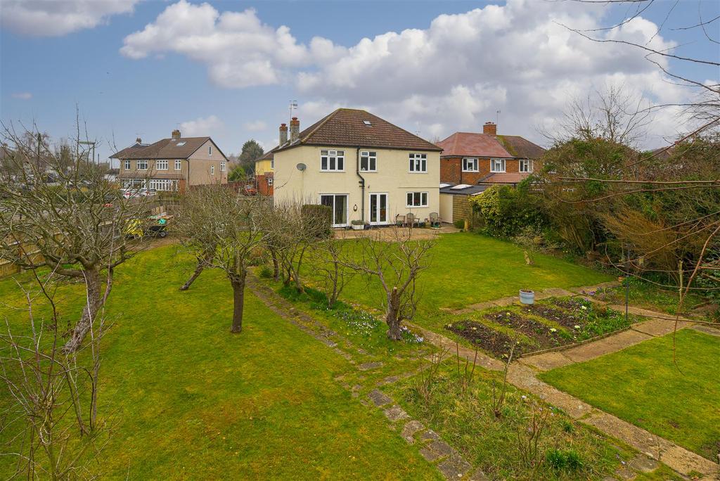 Hitchings Way, Reigate 5 bed detached house £800,000
