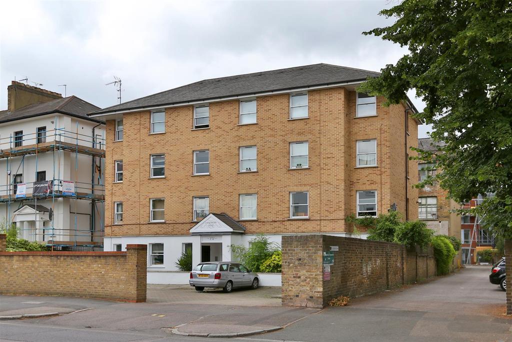 Albion Road, Stoke Newington, N16 2 bed flat £1,500 pcm (£346 pw)
