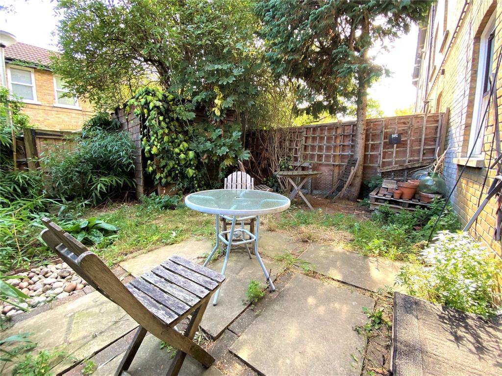 Morton Road, Islington, London, N1 3 bed terraced house £2,100 pcm (£