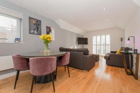 20, Roundhay Court Sutherland Avenue, Leeds, LS8 1BL