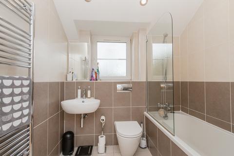 20, Roundhay Court Sutherland Avenue, Leeds, LS8 1BL
