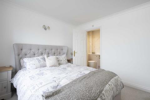 16 Cross Leys, Chipping Norton, OX7 5HG