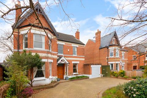 104 Alleyn Road, London, SE21 8AH
