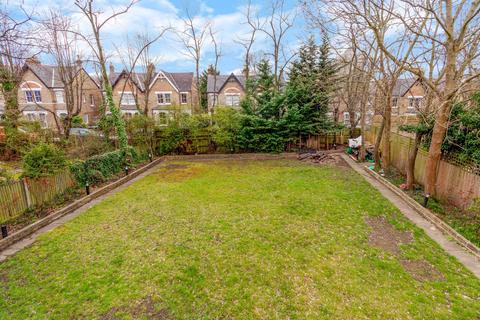 104 Alleyn Road, London, SE21 8AH