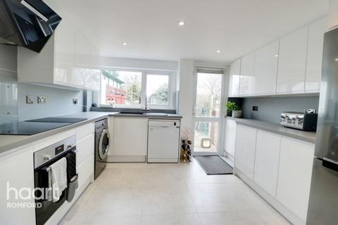 133 Marks Road, Romford, RM7 7AF