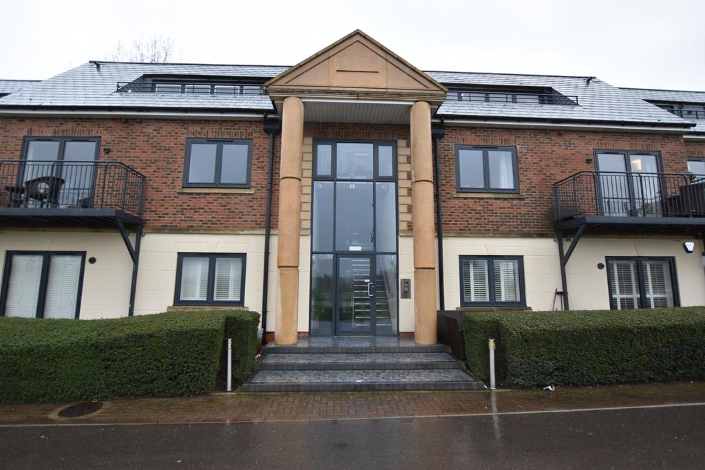 Woolston Manor Apartments, IG7 2 bed flat £1,900 pcm (£438 pw)