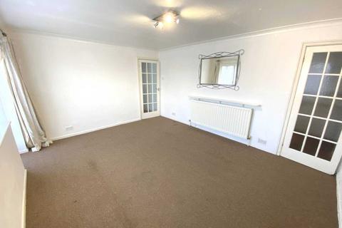3 bedroom flat to rent, Stratfield Road, Borehamwood