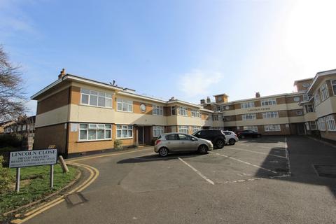3 Lincoln Close, London, SE25 5ET