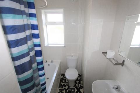 3 Lincoln Close, London, SE25 5ET