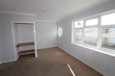 3 Lincoln Close, London, SE25 5ET