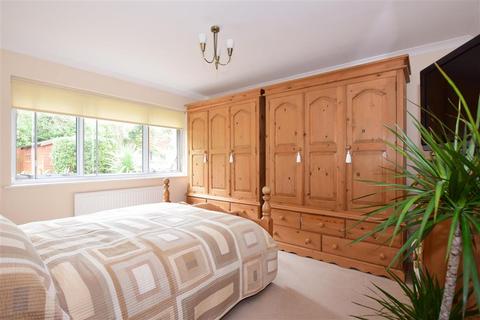 107a Downs Road, Istead Rise, Gravesend, DA13 9HD