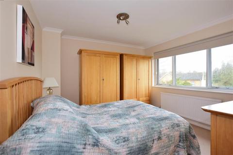 107a Downs Road, Istead Rise, Gravesend, DA13 9HD