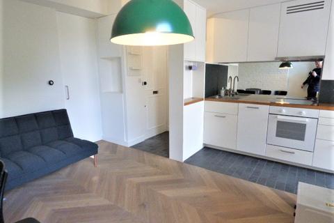 undefined, Grennwich court, Cavell street , Whitechapel E1