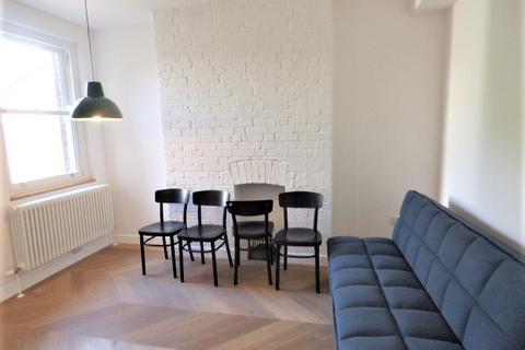 undefined, Grennwich court, Cavell street , Whitechapel E1