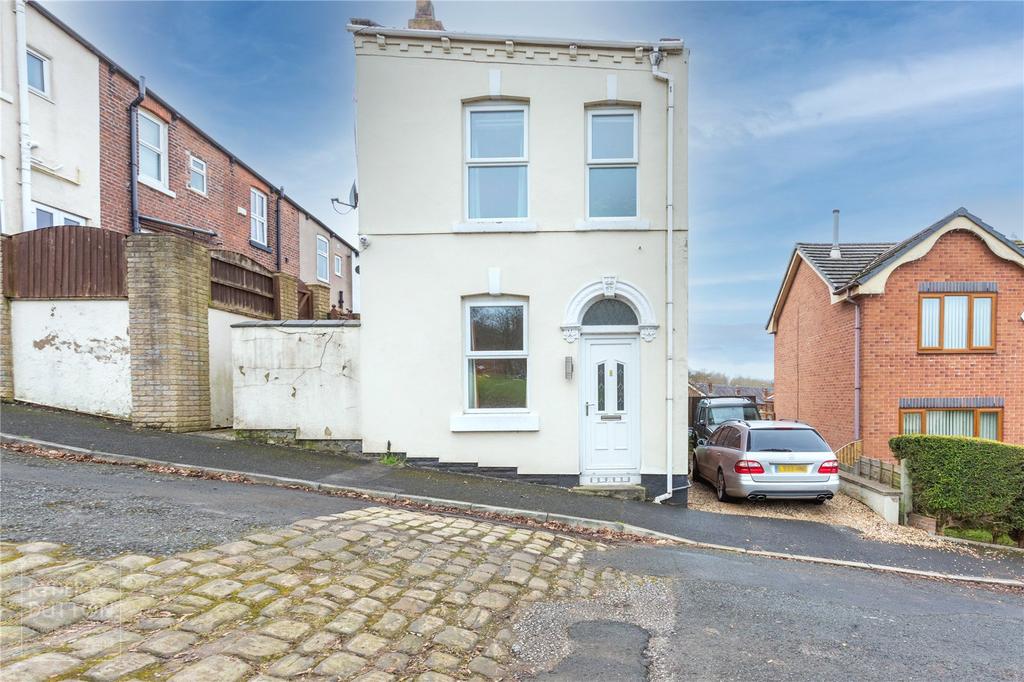 Hough Hill Road, Stalybridge, Cheshire, SK15 2 bed detached house £