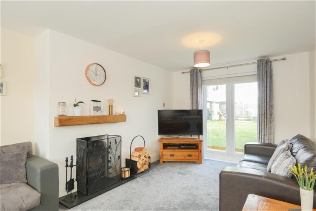 Acres Hall Avenue, Pudsey, LS28 2 bed end of terrace house £159,950