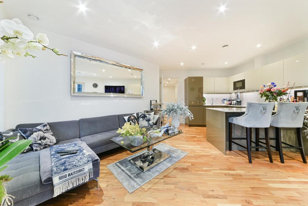 Trafalgar House, Battersea Reach... 2 bed flat £3,207 pcm (£740 pw)