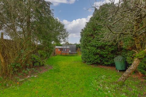 28 Petters Road, Ashtead, KT21 1NE
