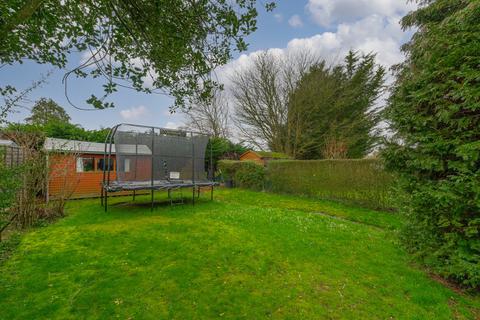 28 Petters Road, Ashtead, KT21 1NE