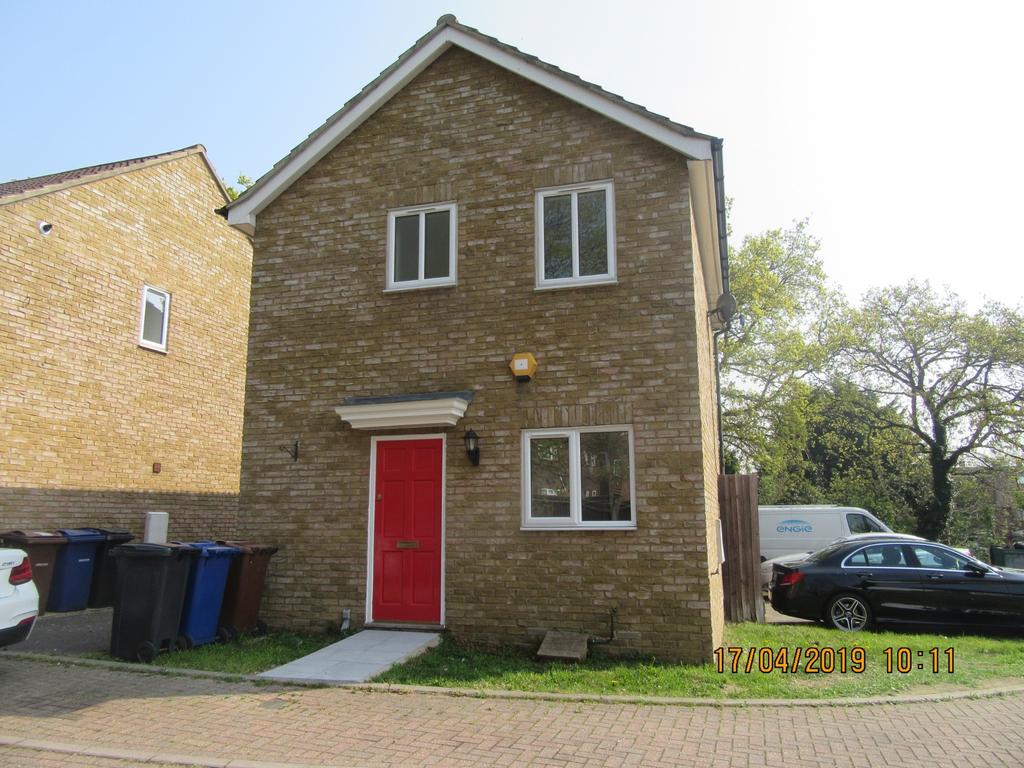 Cherwell Grove, South Ockendon. 3 bed detached house £1,350 pcm (£312 pw)
