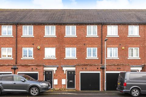 19 Ravens Dene, Chislehurst, BR7 5FL