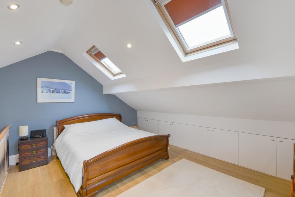 Clarence Road, Wimbledon, SW19 2 bed flat £1,850 pcm (£427 pw)