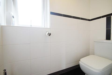 9 Warlow Crest, Greenfield, Oldham, OL3 7HD