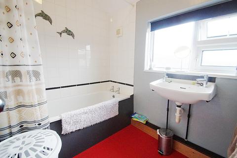 9 Warlow Crest, Greenfield, Oldham, OL3 7HD