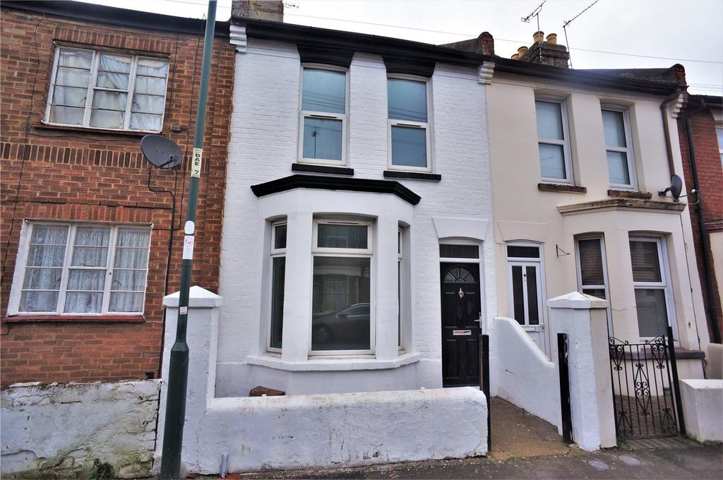 Balmoral Road, Gillingham, Kent 3 bed terraced house £1,250 pcm (£288 pw)
