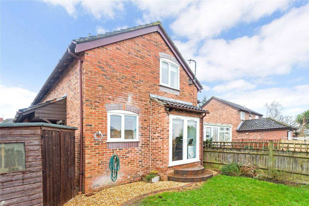 Kestrel Close, Waltham... 1 bed end of terrace house £200,000