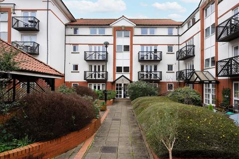 2 bedroom flat to rent, Ferrymans court, Queen Street, BS2