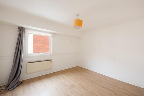 2 bedroom flat to rent, Ferrymans court, Queen Street, BS2