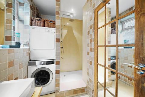 52a Gifford Gardens, London, W7 3AN
