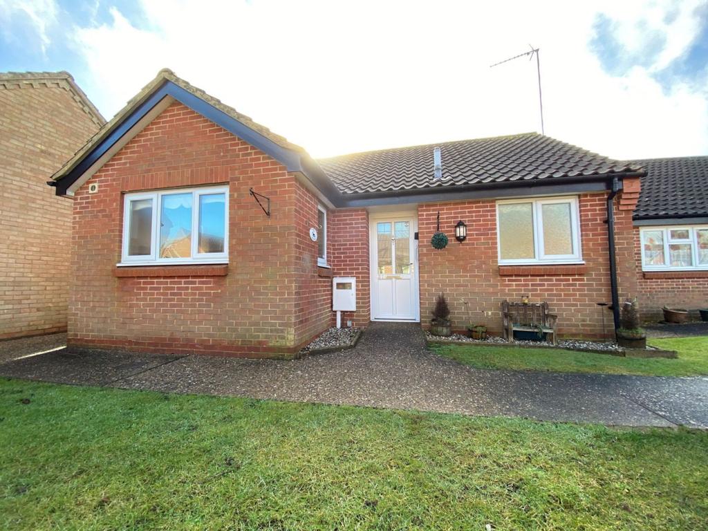 Sheraton Close, The Headlands, Northampton NN3 2NQ 2 bed detached