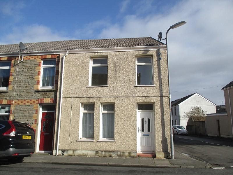Sandfields Road, Port Talbot, Neath Port Talbot. 3 bed end of terrace