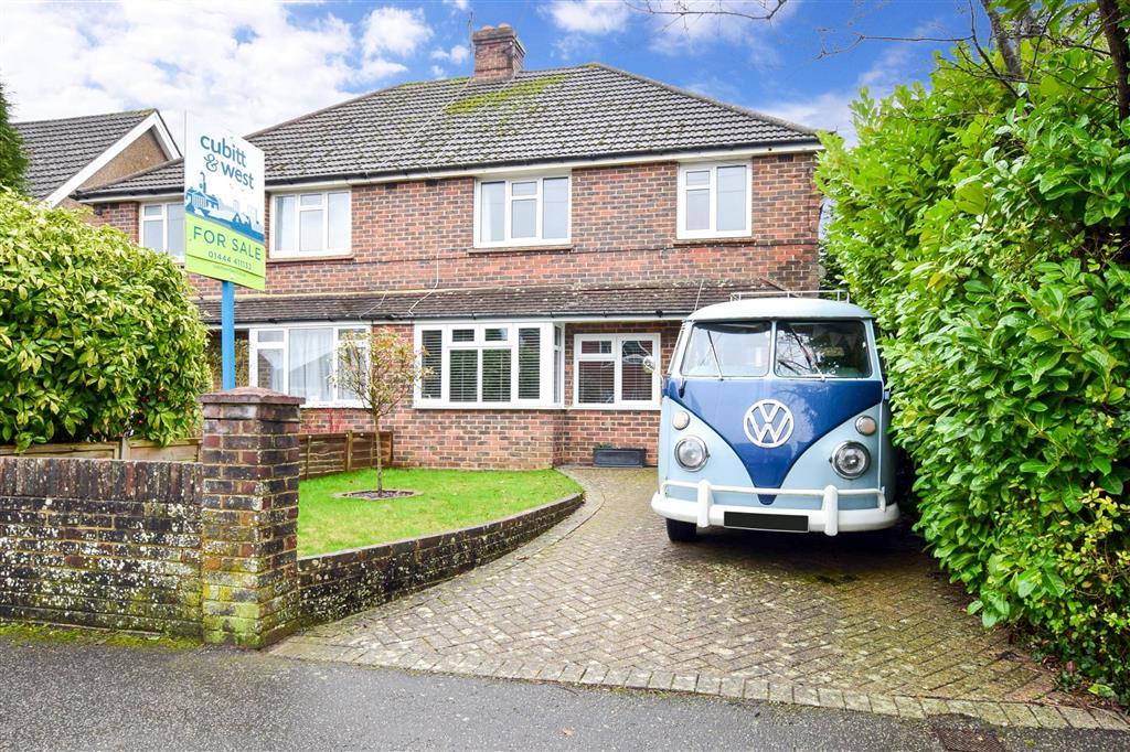 Eastern Road, Haywards Heath, West Sussex 3 bed semidetached house £