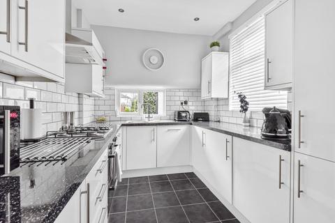 15 Boleyn Gardens, West Wickham, BR4 9NG
