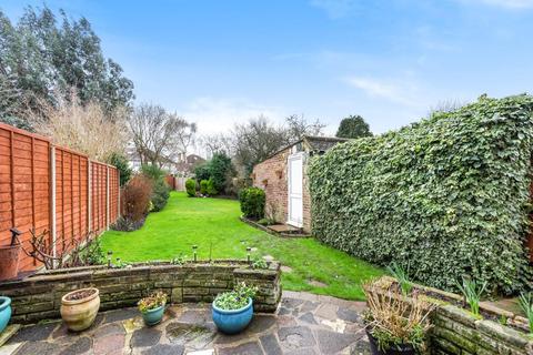 15 Boleyn Gardens, West Wickham, BR4 9NG