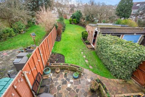 15 Boleyn Gardens, West Wickham, BR4 9NG