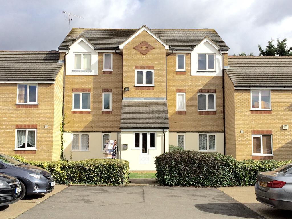 Redford Close, Feltham, TW13 1 bed flat £950 pcm (£219 pw)