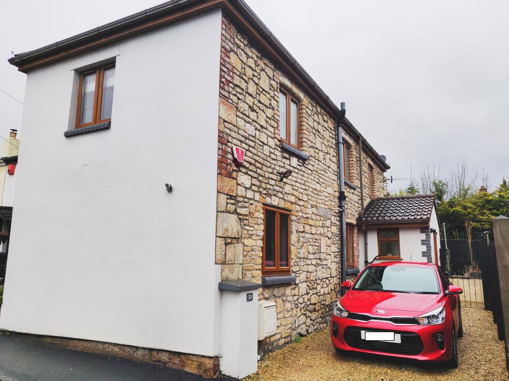 Queens Road Bristol, BS13 2 bed end of terrace house £