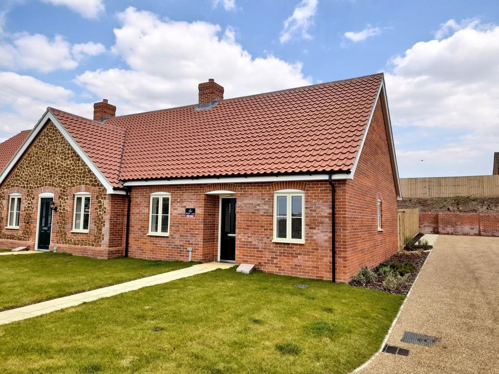 Hunstanton 2 bed semidetached bungalow £251,500