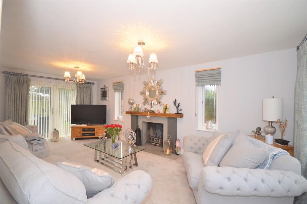 Stones Green, Harwich, CO12 5BT 3 bed detached house £410,000