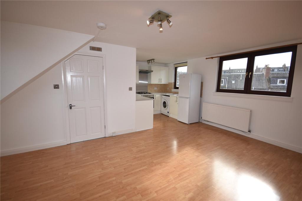 Lounge/Kitchen