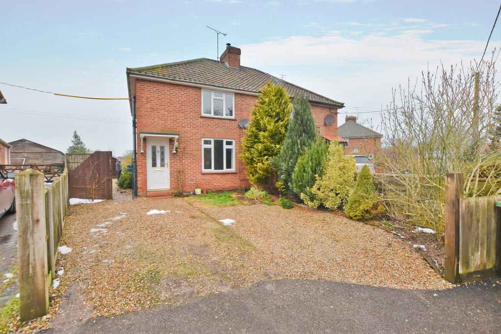 Watermill Close, Lower Gresham 3 bed semidetached house £795 pcm (£