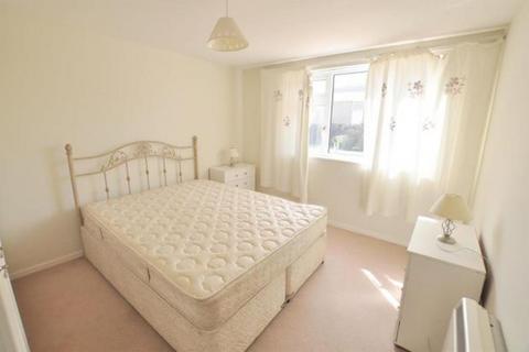 2 bedroom apartment to rent, Elizabeth Court, Grove Road