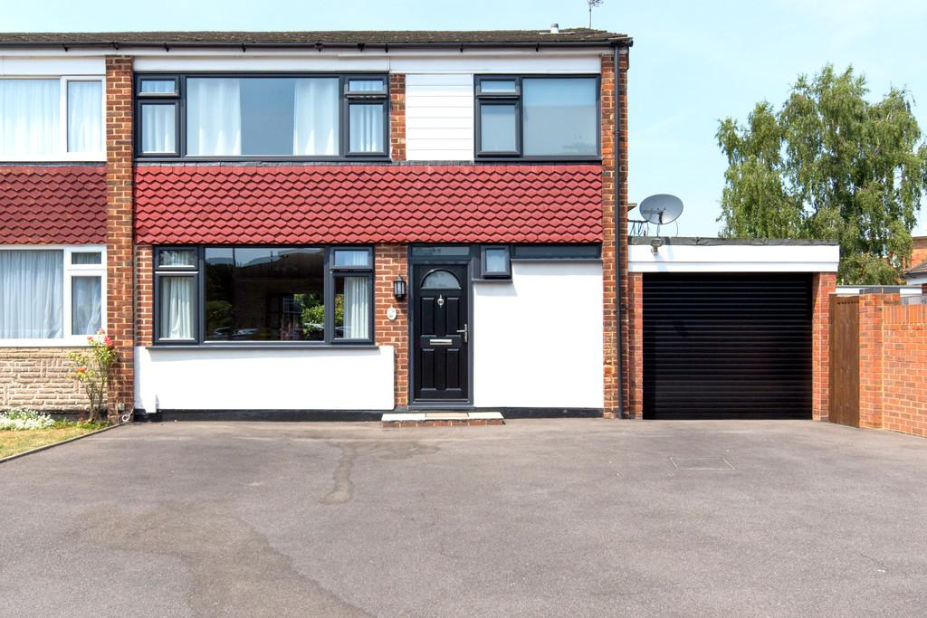 Crockford Close, Addlestone 3 bed semidetached house £1,650 pcm (£