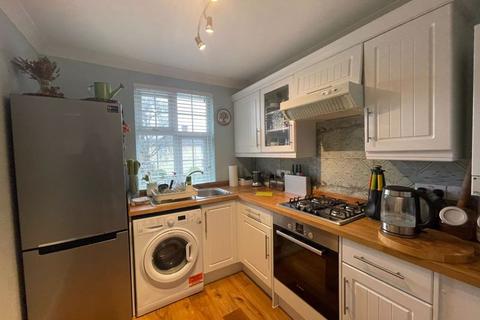 Flat 2, 17 Crispin Road, Edgware, HA8 9EN
