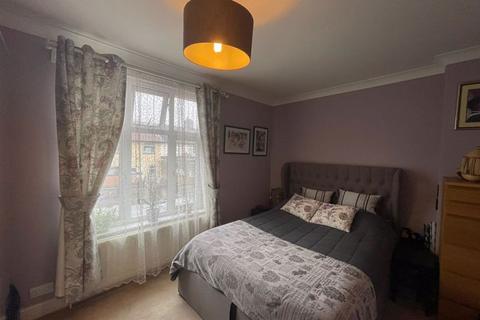 Flat 2, 17 Crispin Road, Edgware, HA8 9EN